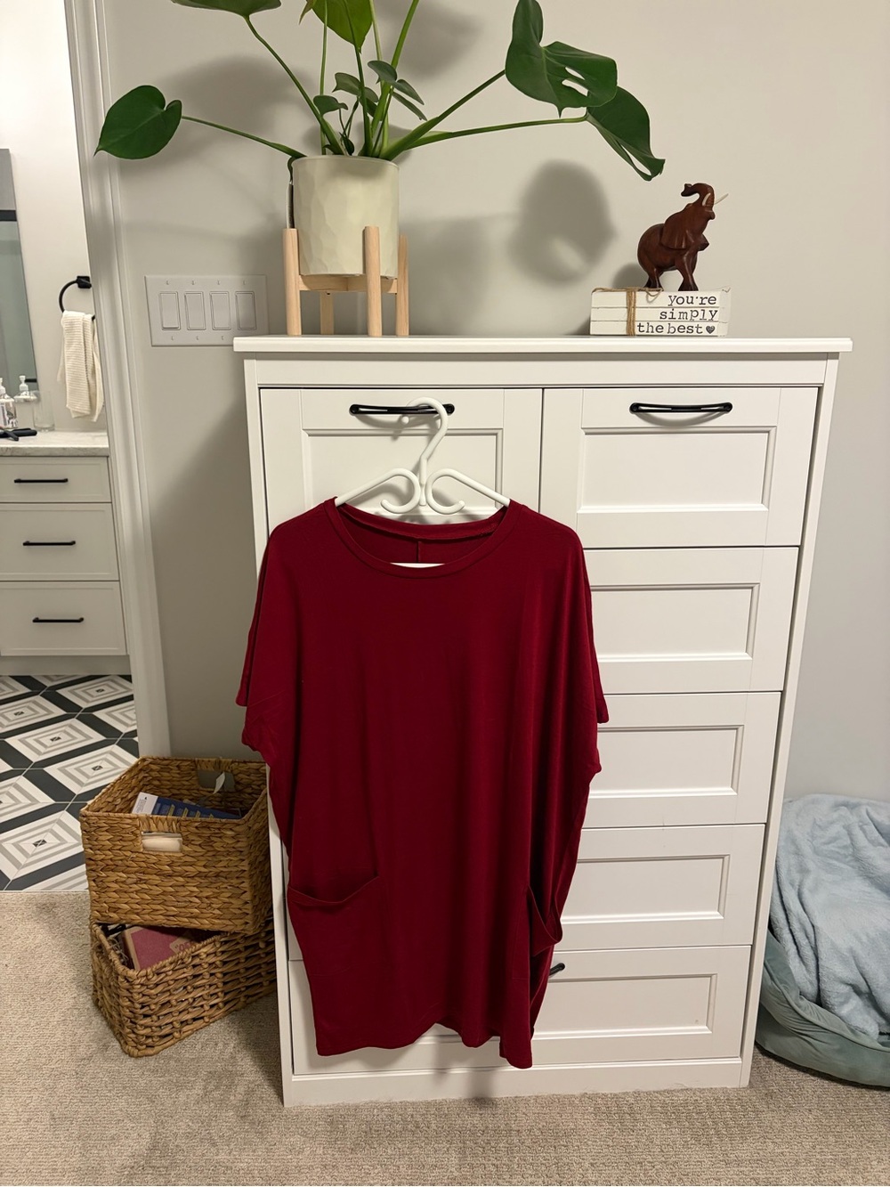 Classic Women's Short-Sleeve Pocket Tunic Dress - Deep Red